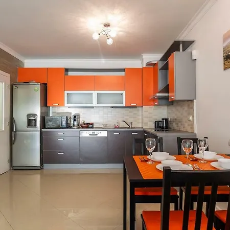 Stunning Location And Views!foothills Of Old Town! Apartment *