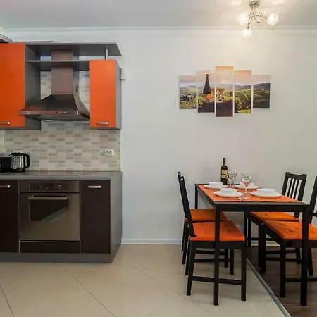 Stunning Location And Views!foothills Of Old Town! Apartment