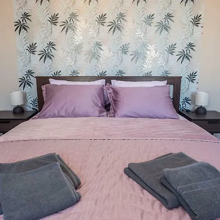 Stunning Location And Views!foothills Of Old Town! Apartment