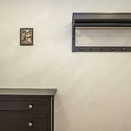 Apartment Stunning Location And Views!foothills Of Old Town! *