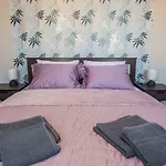 Stunning Location And Views!foothills Of Old Town! Apartment