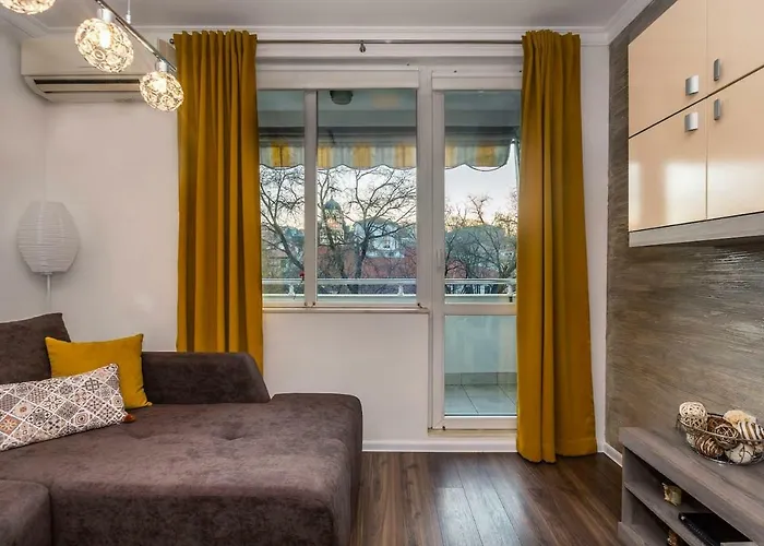 Stunning Location And Views!foothills Of Old Town! Apartment