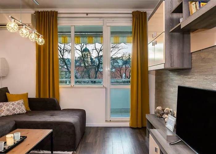 Stunning Location And Views!foothills Of Old Town! Apartment