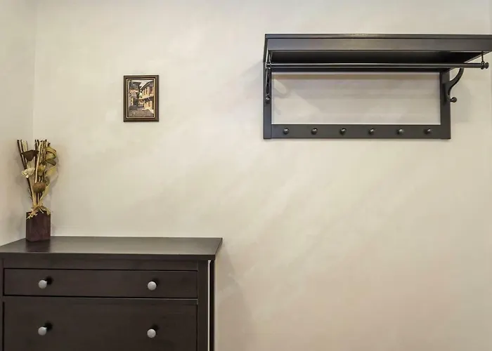 Apartment Stunning Location And Views!foothills Of Old Town! *